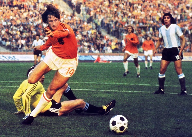 Huyền thoại bóng đá thế giới Johan Cruyff: Khám phá tiểu sử điển hình