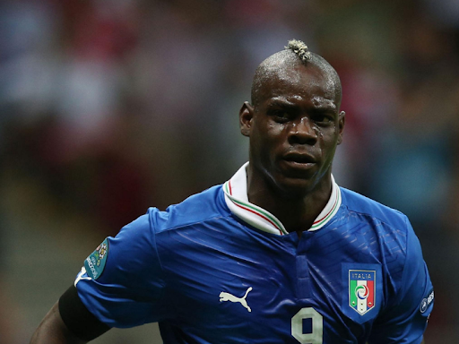 Cuộc đời và sự nghiệp của Huyền thoại bóng đá Mario Balotelli